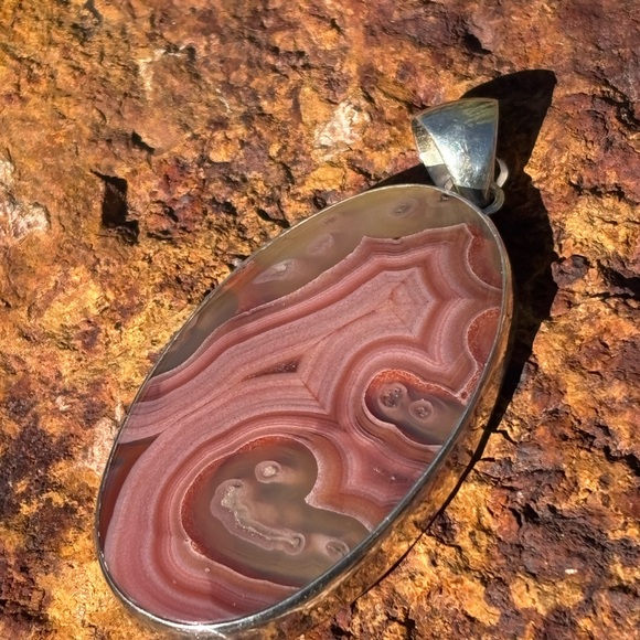 Pink Laguna Agate Pendant Necklace - Picture 4 of 10
